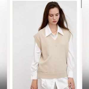 J.ing Cozy Beige Sweater Vest - S/M / AntiqueWhite,Like new